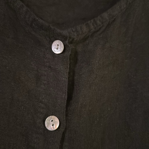 High quality linen cropped jacket in black by Devitalia, fits size s to m. - Picture 3 of 4